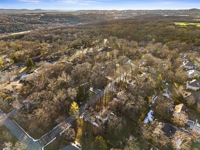 102 Oakwood Drive, Branson, MO 65616