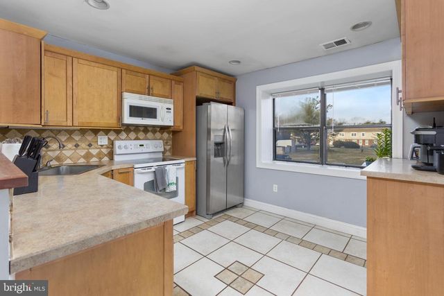 912 SILVER CT, Hamilton, NJ 08690