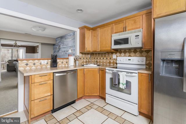 912 SILVER CT, Hamilton, NJ 08690