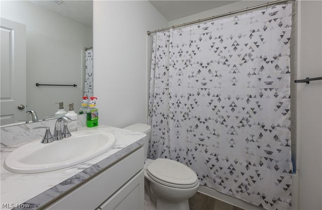 460 Auld Farm Circle, Akron, OH 44320
