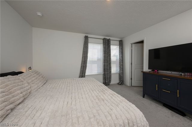 460 Auld Farm Circle, Akron, OH 44320