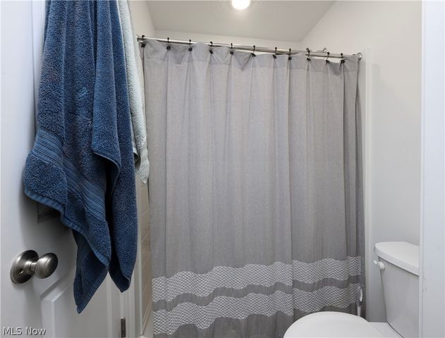 460 Auld Farm Circle, Akron, OH 44320