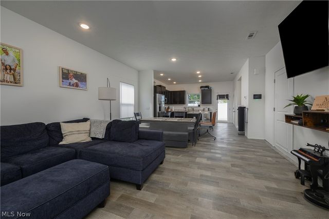 460 Auld Farm Circle, Akron, OH 44320