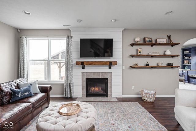 7720 Eagle Crescent Drive, Zionsville, IN 46077