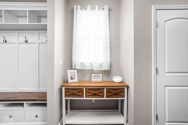 7720 Eagle Crescent Drive, Zionsville, IN 46077