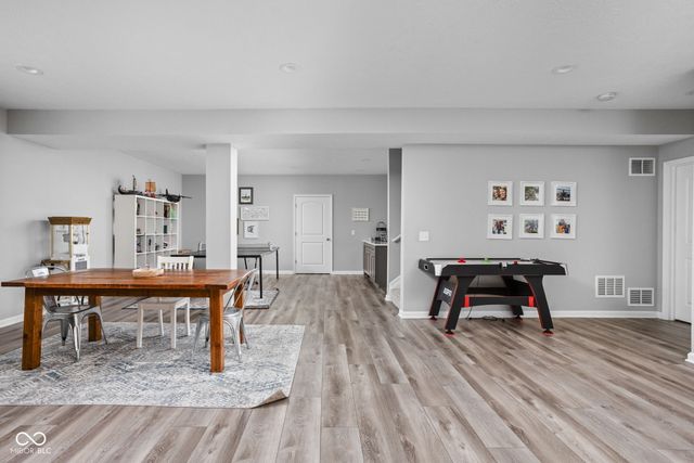 7720 Eagle Crescent Drive, Zionsville, IN 46077