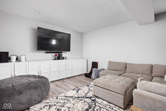 7720 Eagle Crescent Drive, Zionsville, IN 46077