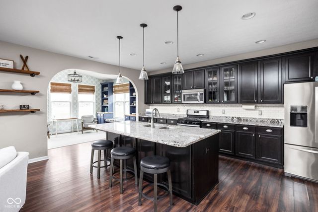 7720 Eagle Crescent Drive, Zionsville, IN 46077