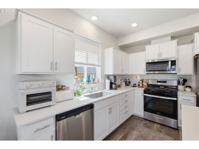 2611 26TH Loop, Springfield, OR 97477