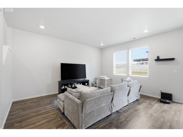2611 26TH Loop, Springfield, OR 97477