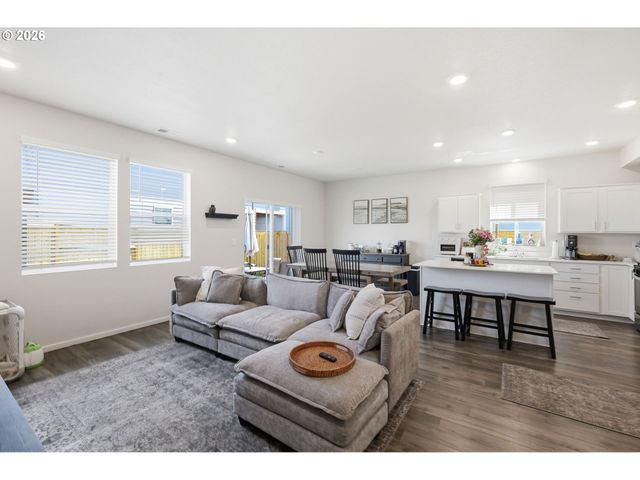 2611 26TH Loop, Springfield, OR 97477