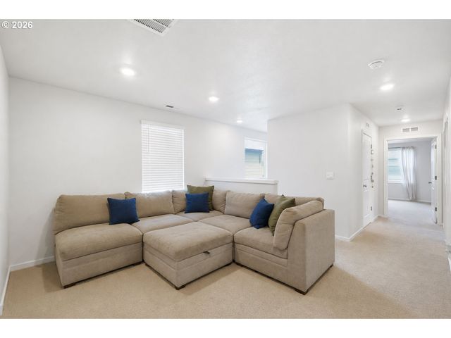 2611 26TH Loop, Springfield, OR 97477