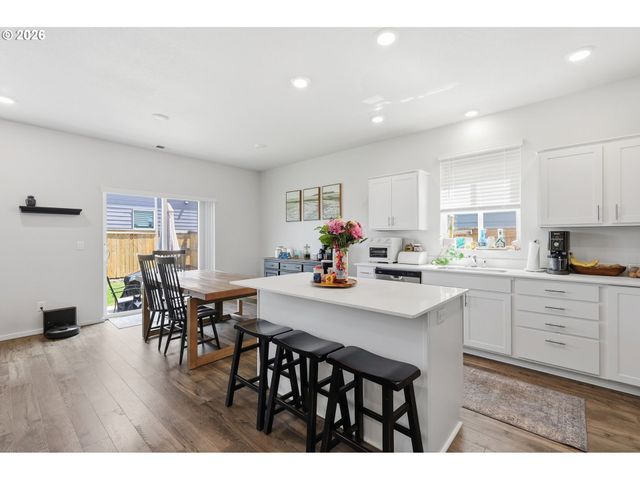 2611 26TH Loop, Springfield, OR 97477