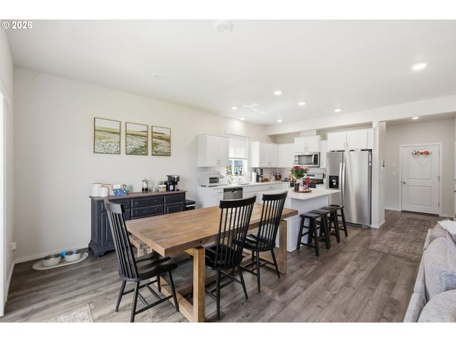 2611 26TH Loop, Springfield, OR 97477
