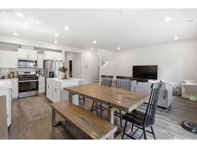 2611 26TH Loop, Springfield, OR 97477