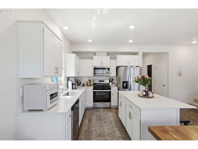 2611 26TH Loop, Springfield, OR 97477