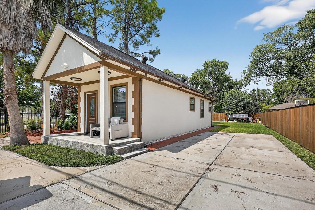 958 Conklin Street, Houston, TX 77088