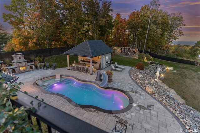 1582 Route 9W, Marlboro, NY 12542