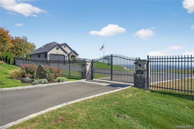 1582 Route 9W, Marlboro, NY 12542