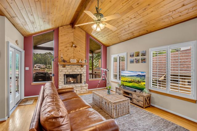 33 Harbour Point Circle, Coldspring, TX 77331