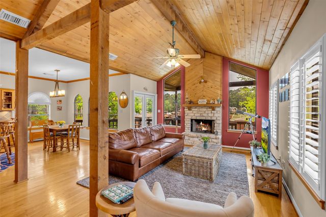 33 Harbour Point Circle, Coldspring, TX 77331