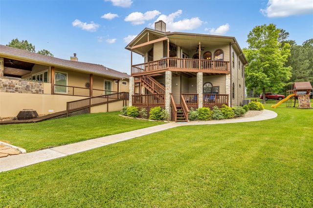 33 Harbour Point Circle, Coldspring, TX 77331