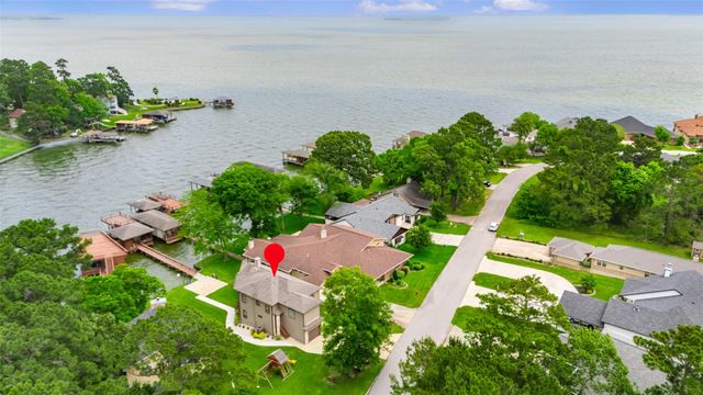 33 Harbour Point Circle, Coldspring, TX 77331