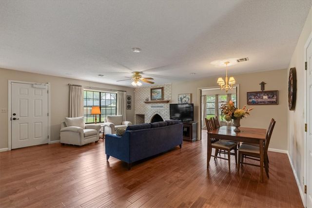 1504 S Morlan Avenue, Springdale, AR 72764