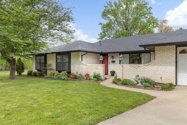 1504 S Morlan Avenue, Springdale, AR 72764