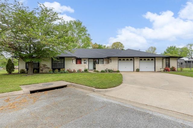 1504 S Morlan Avenue, Springdale, AR 72764