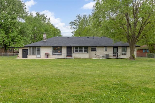 1504 S Morlan Avenue, Springdale, AR 72764
