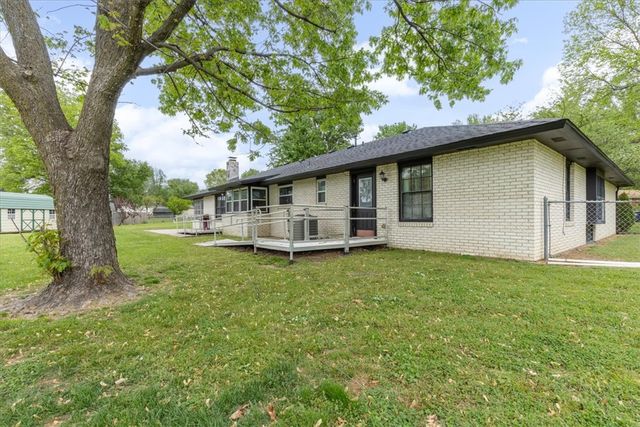 1504 S Morlan Avenue, Springdale, AR 72764