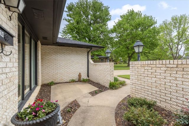 1504 S Morlan Avenue, Springdale, AR 72764