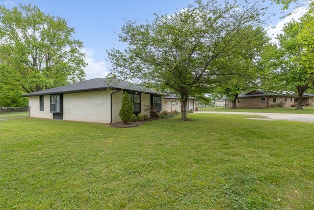 1504 S Morlan Avenue, Springdale, AR 72764
