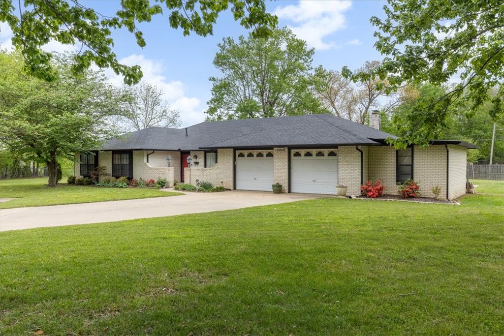 1504 S Morlan Avenue, Springdale, AR 72764