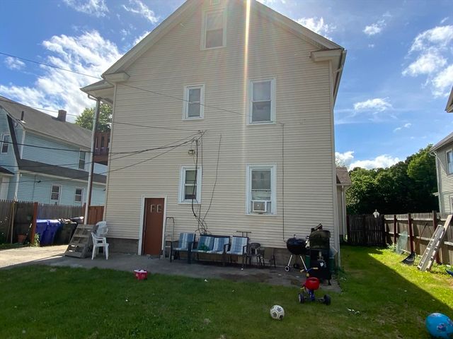 907-909 Liberty St, Springfield, MA 01104