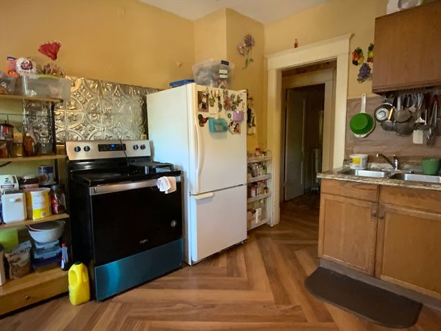 907-909 Liberty St, Springfield, MA 01104
