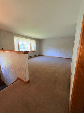 2 Cricklewood Dr, Leicester, MA 01524