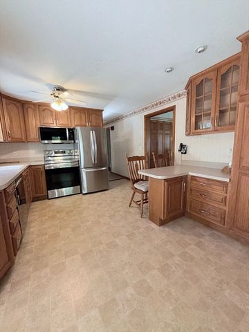 2 Cricklewood Dr, Leicester, MA 01524