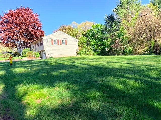 2 Cricklewood Dr, Leicester, MA 01524