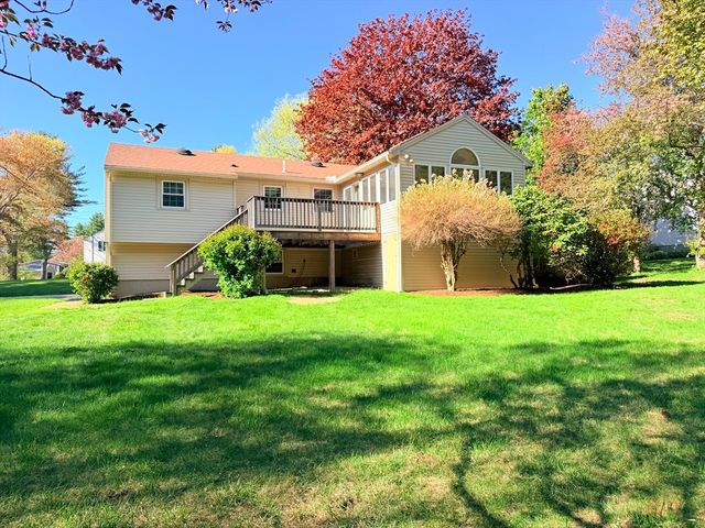 2 Cricklewood Dr, Leicester, MA 01524