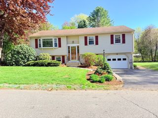 2 Cricklewood Dr, Leicester, MA 01524