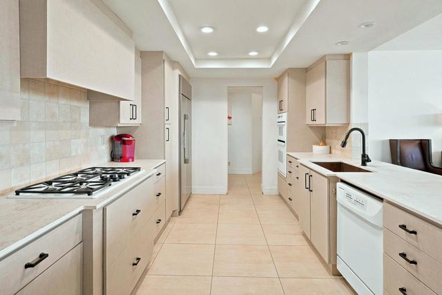 900 Island Drive 703, Rancho Mirage, CA 92270