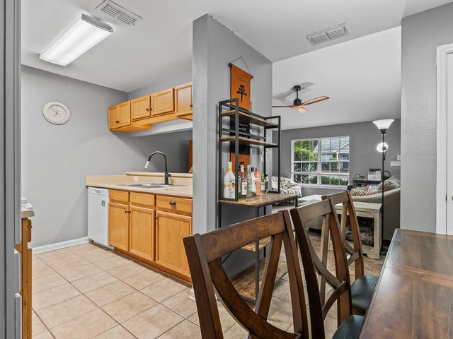 2738 W Tharpe St Apt 304, Tallahassee, FL 32303