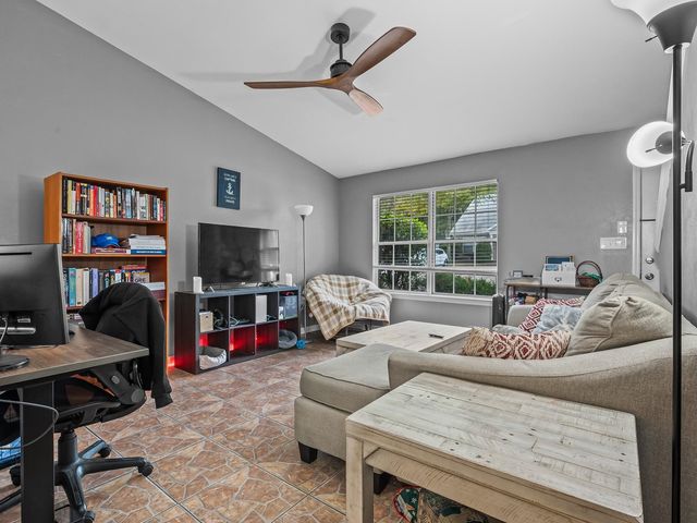 2738 W Tharpe St Apt 304, Tallahassee, FL 32303
