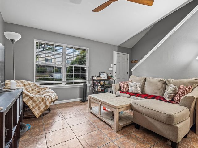 2738 W Tharpe St Apt 304, Tallahassee, FL 32303