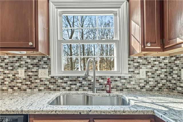 1713 Avenbury Court, Kernersville, NC 27284