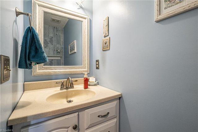 1713 Avenbury Court, Kernersville, NC 27284