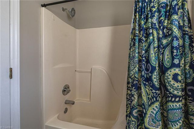 1713 Avenbury Court, Kernersville, NC 27284