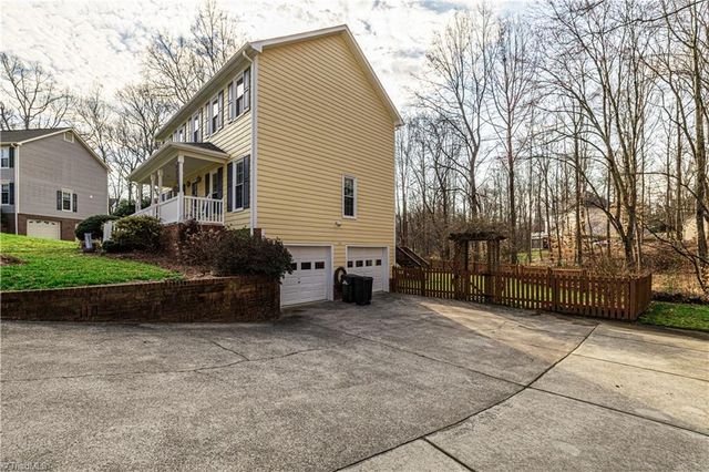 1713 Avenbury Court, Kernersville, NC 27284